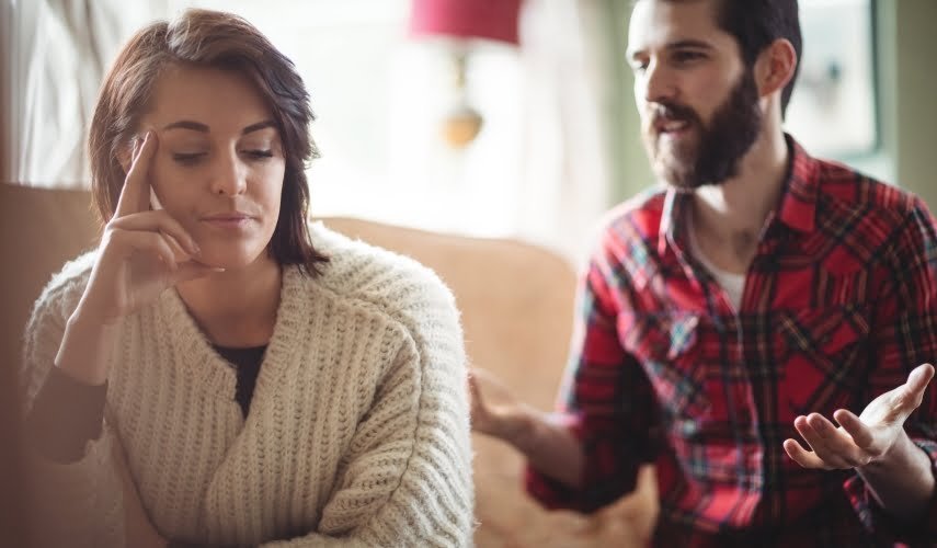 Colocation mixte : les possibles dangers qui vous attendent! 4 Discussion entre un homme et une femme