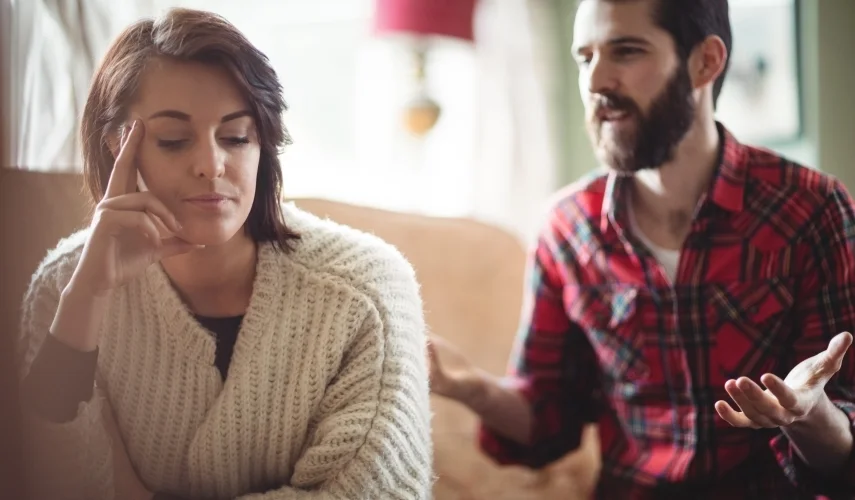 Discussion entre un homme et une femme 
