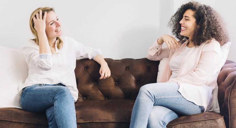 6 façons amusantes de briser la glace pour faire connaissance avec son nouveau colocataire 4 Avoir une discussion avec son colocataire